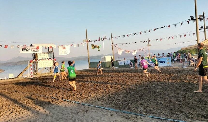 Plaj Hentbolu Köyceğiz’de tüm heyecanı ile devam ediyor