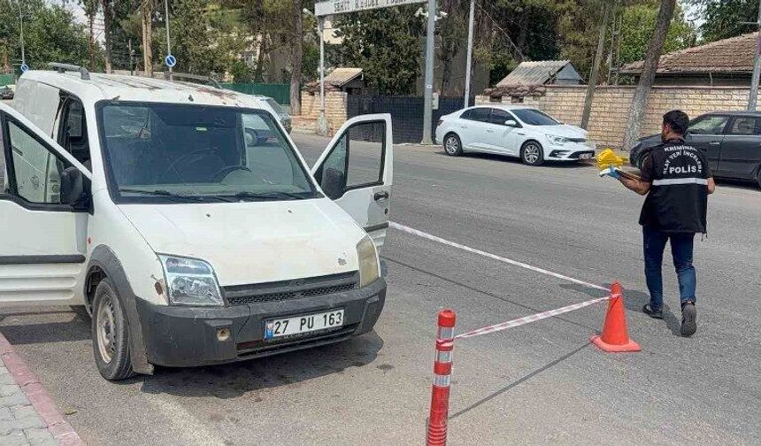 Aracında oturan adam silahla vuruldu