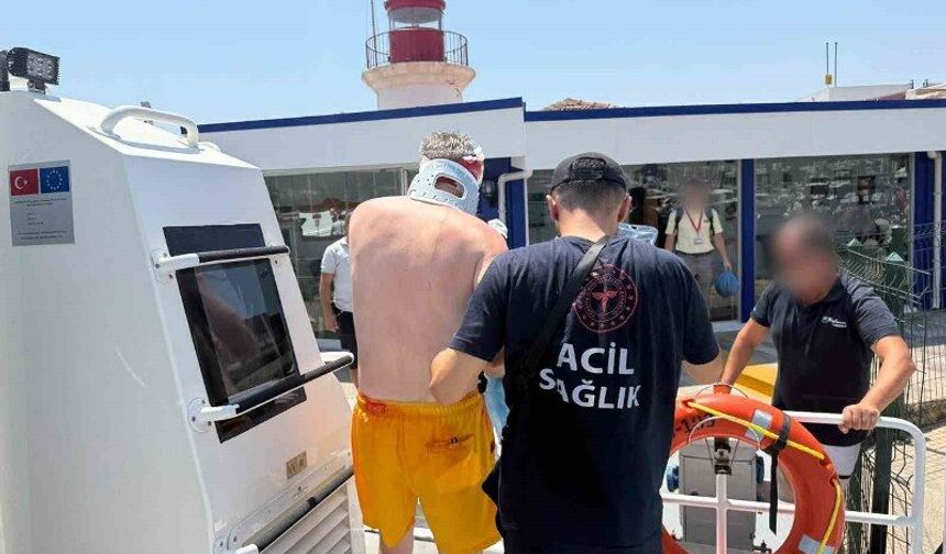 Gezi teknesinde yaralanan vatandaşa Sahil Güvenlikten tıbbi tahliye
