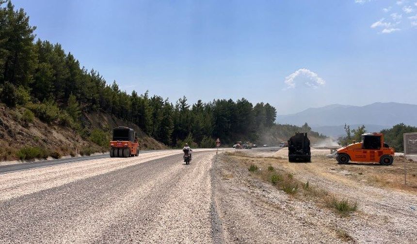 Fethiye-Antalya Yolu Bayır Mevkiinde Asfalt Çalışması