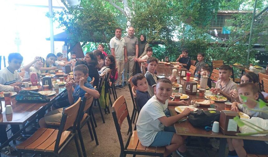 Yaka Park'a anlamlı teşekkür: Öğrencilere kahvaltı ikramı