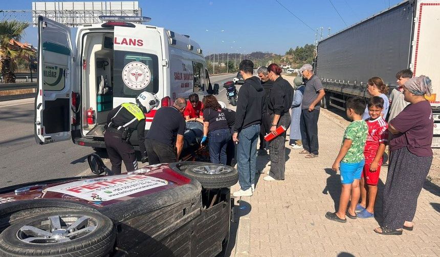 FETHİYE’DE ELEKTRİKLİ SINAV ARACI DEVRİLDİ: 2 YARALI