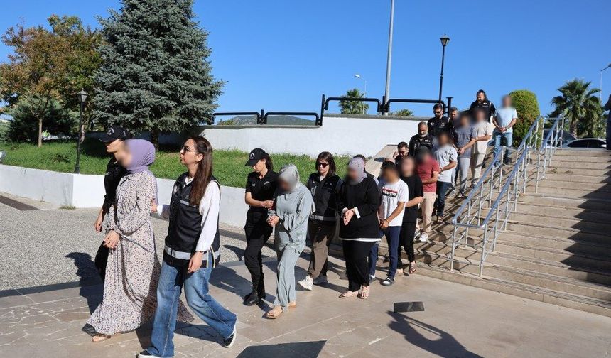 Datça’da tekneyle yurt dışına kaçış girişimi: 8 şüpheli tutuklandı