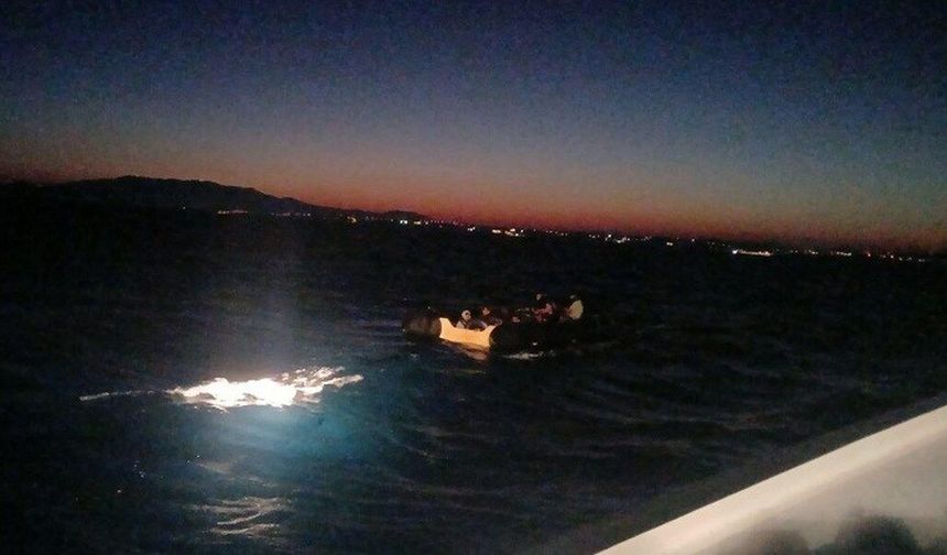 Yunanistan'ın ölüme terk ettiği 57 düzensiz göçmen kurtarıldı