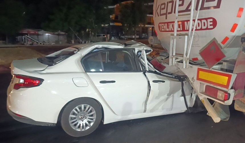 Akaryakıt tankerine çarpan otomobil 100 metre sürüklendi: İnfaz koruma memuru kurtarılamadı