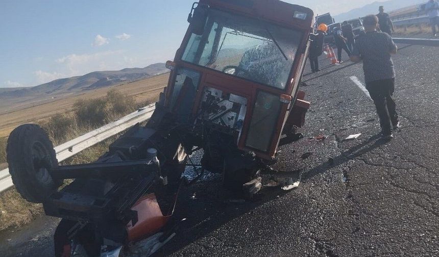 Hafif ticari aracın traktörle çarpıştığı kazada 1 kişi öldü, 5 kişi ağır yaralandı