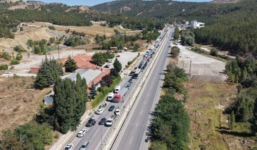 3 araçlı zincirleme kaza: 5 yaralı
