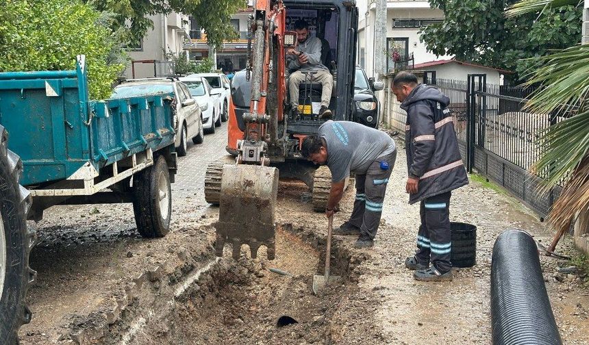 Seydikemer'de selin ardından ekipler seferber oldu!