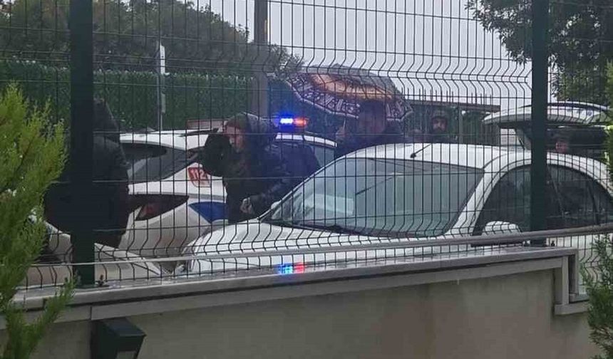 Okul önünde trafik tartışması, öğrenci velisi ayağından vuruldu