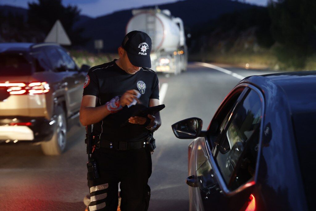 Bodrumda Kurban Bayrami Oncesi Asayis Ve Trafik Uygulamasi Yapildi (5) 1024X683