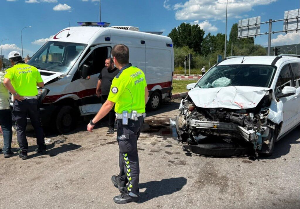 Ambulans Kaza (2) 1024X715