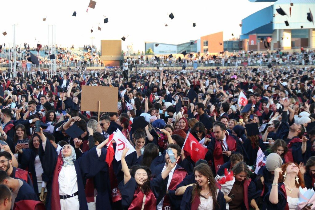 Anadolu Üniversitesi Mesuniyet (3) 1024X683