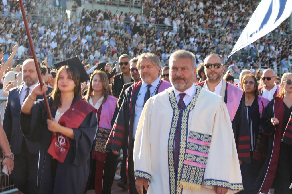 Anadolu Üniversitesi Mesuniyet (4) 1024X683
