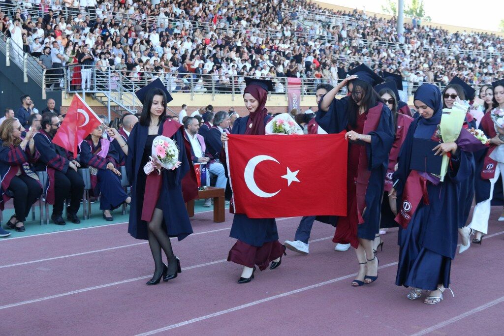 Anadolu Üniversitesi Mesuniyet (5) 1024X683