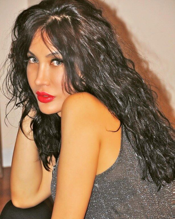 Demet Öger (7) 615X768