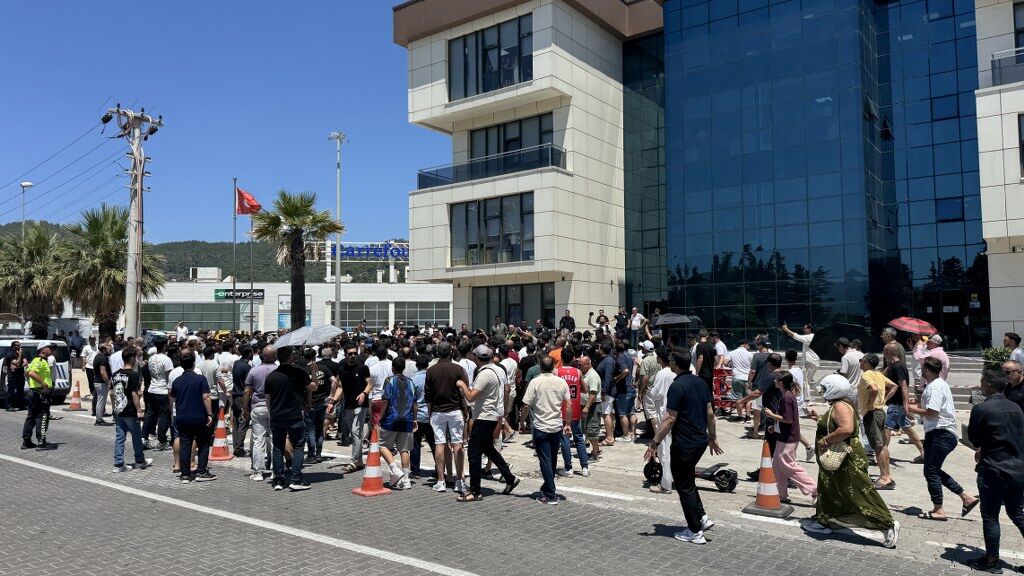 Marmariste Carsi Esnafindan Belediyeye Golgelik Protestosu (2) 1024X576