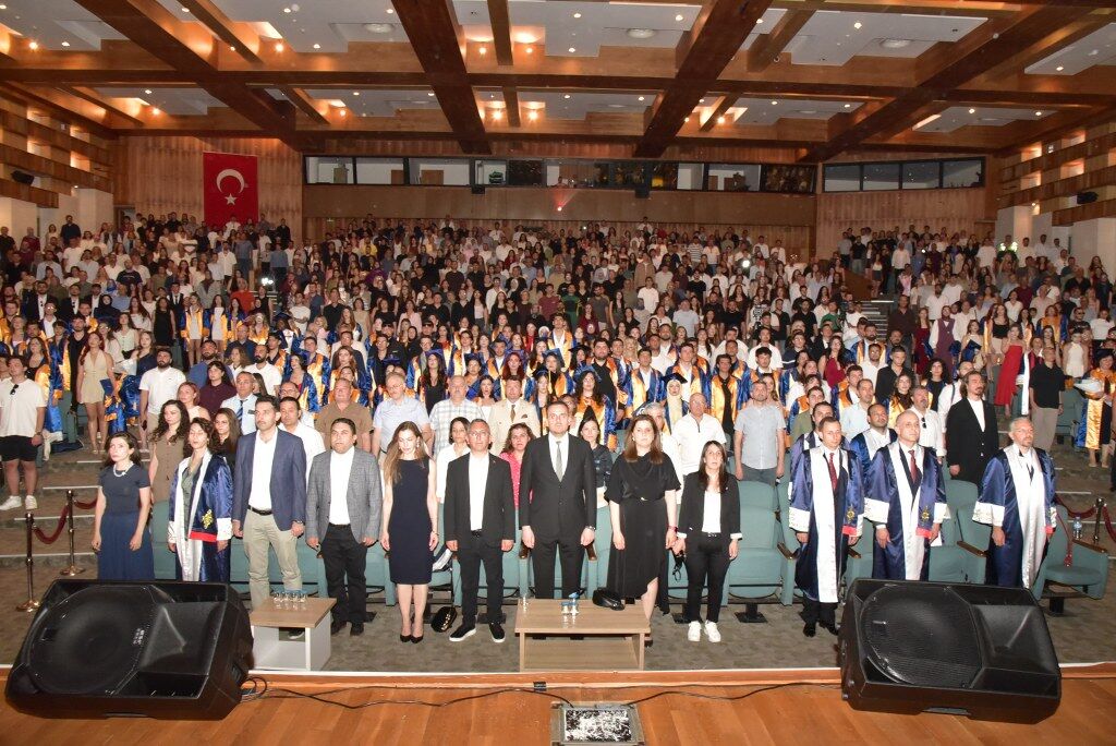 Muğla Myo’da Mezuniyet Sevinci (1) 1024X684