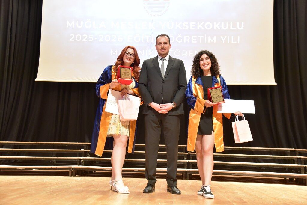 Muğla Myo’da Mezuniyet Sevinci (2) 1024X684