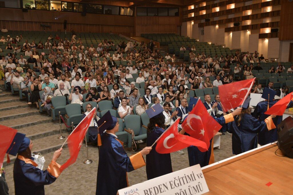 Spor Bilimleri Fakültesi Mezuniyet (3) 1024X683