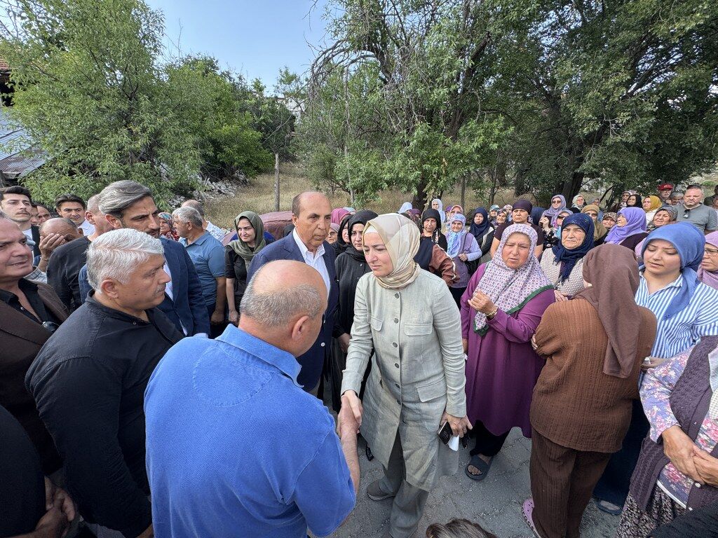Ak Parti Genel Baskan Yardimcisi Kayanin Halasinin Cenazesi Muglada Defnedildi (2) 1024X768