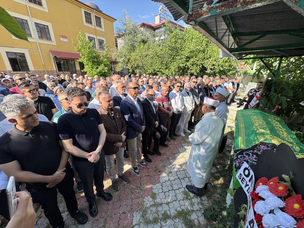 Ak Parti Genel Baskan Yardimcisi Kayanin Halasinin Cenazesi Muglada Defnedildi (3) 1024X768