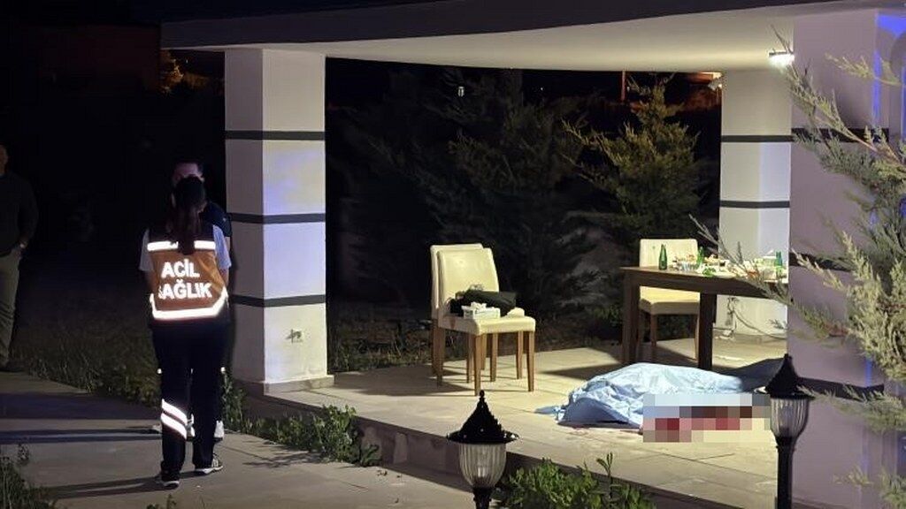 Alkol Masasında Cin Ayet (1) 1024X576
