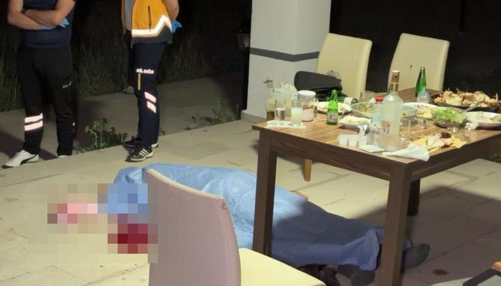 Alkol Masasında Cin Ayet (2) 1024X584