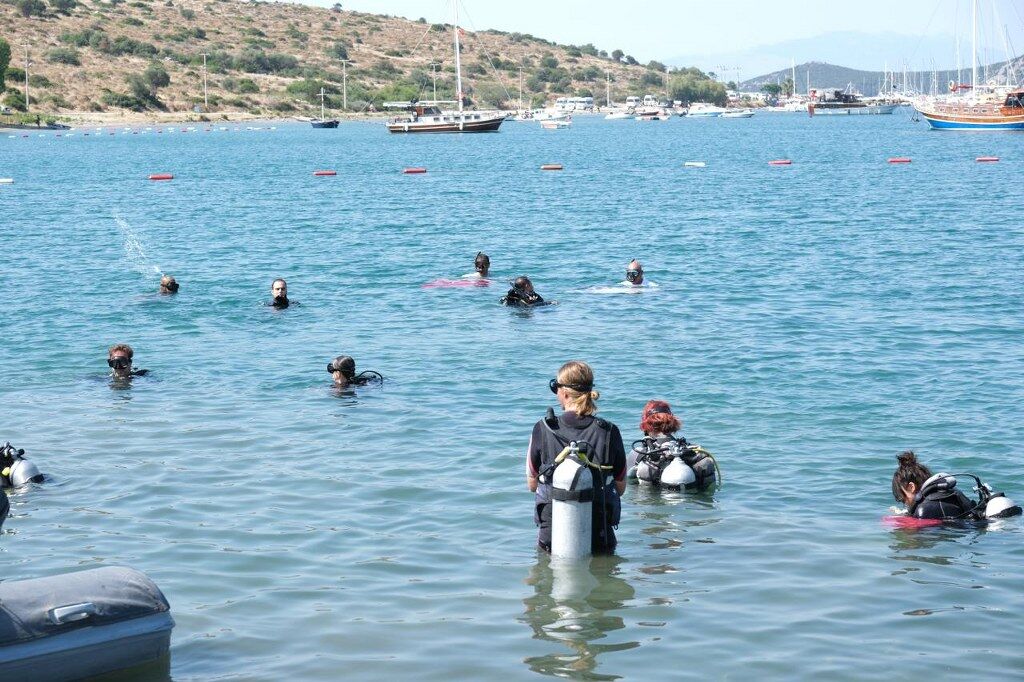 Bodrumda Deniz Dibi Temizliginde 370 Kilogram Atik Cikarildi (5) 1024X682