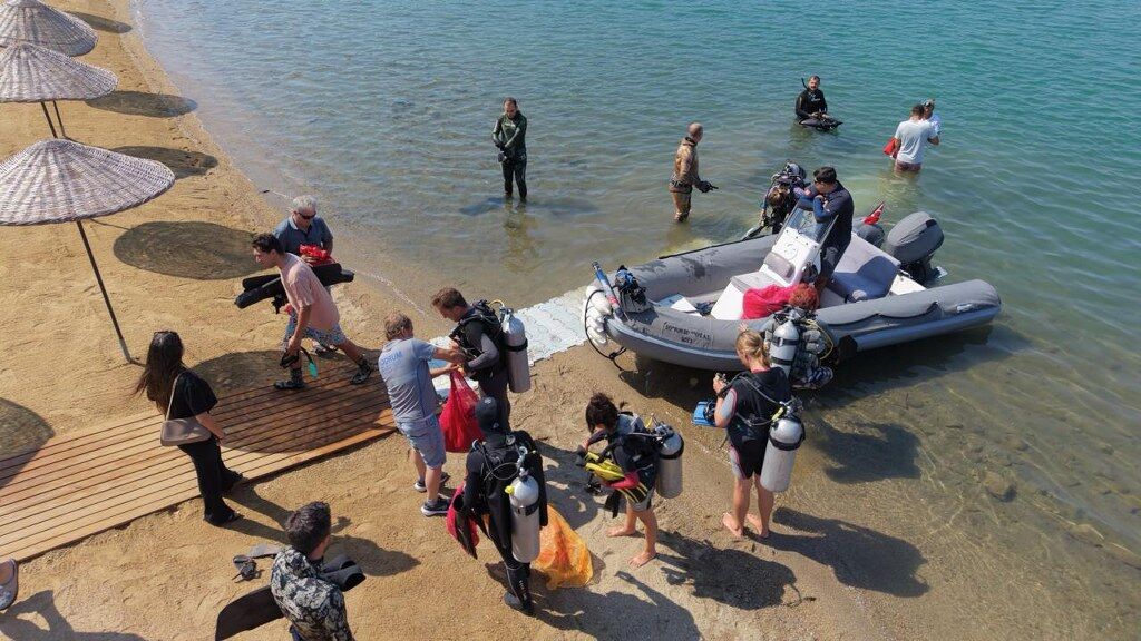 Bodrumda Deniz Dibi Temizliginde 370 Kilogram Atik Cikarildi (7) 1024X576
