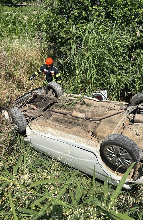 Burdurda Kanala Devrilen Otomobildeki 2 Kisi Yaralandi (2) 502X768