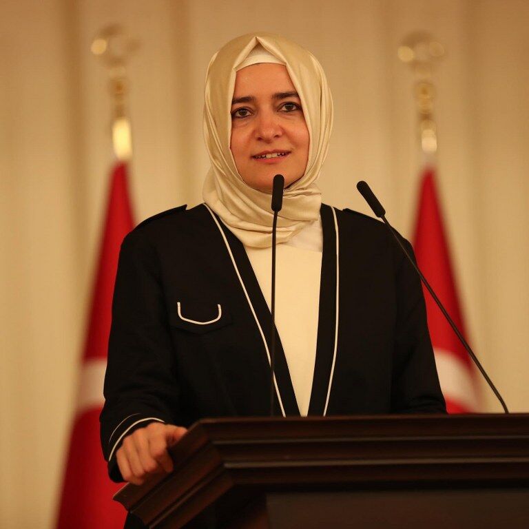 Fatma Betül Sayan Kaya (3) 768X768