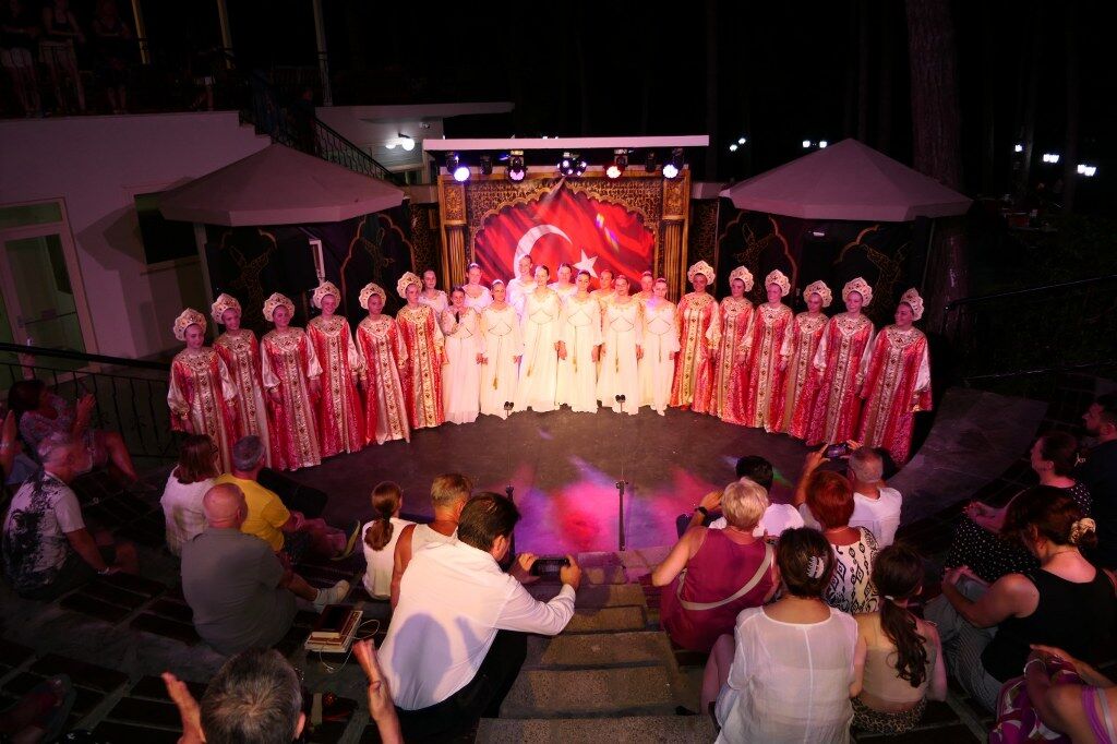Rus Otrada’dan “Kali̇nka’dan Uzun İnce Bi̇r Yola” Muhteşem Konser (1) 1024X682