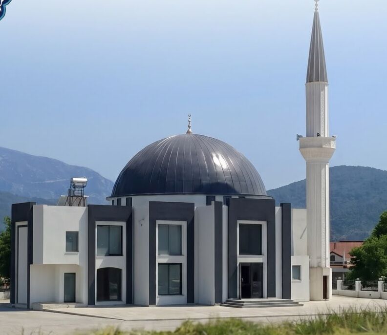 Sahil Camii