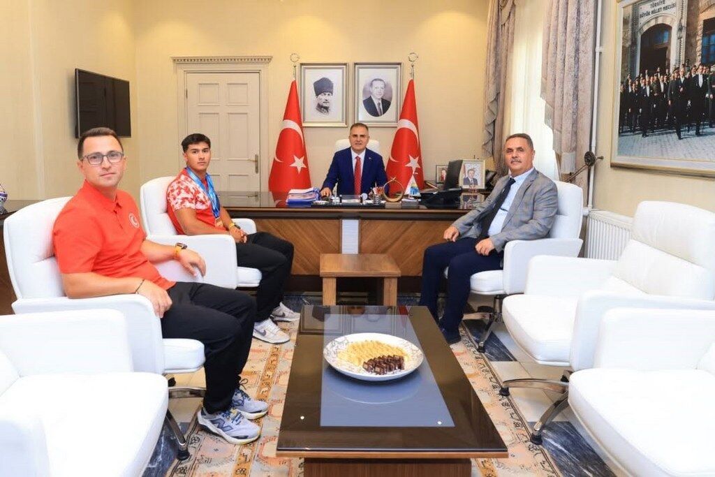 Vali Akbıyık (1) 1024X683