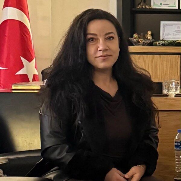 Ipek Gezer1 600X600