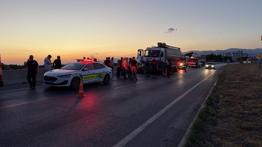 Izmirde Tankerin Carptigi Otomobildeki Kari Koca Oldu (2) 1024X576