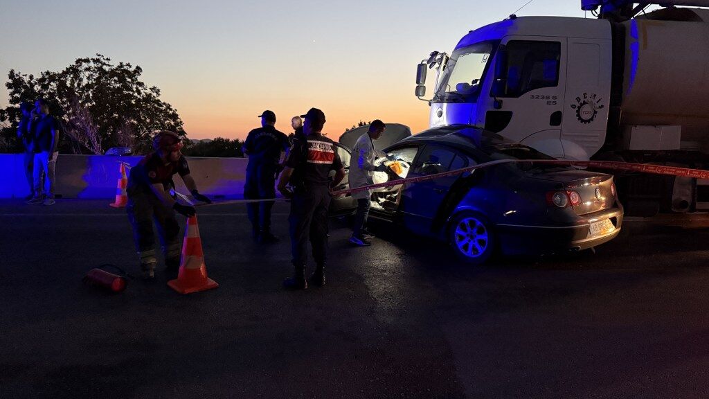 Izmirde Tankerin Carptigi Otomobildeki Kari Koca Oldu (5) 1024X576