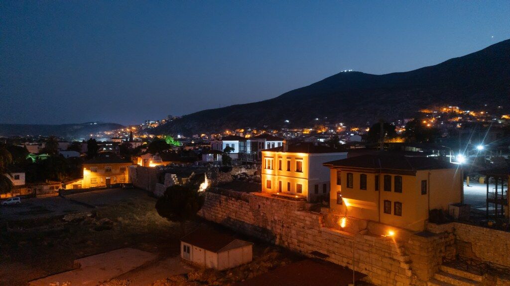 Muglada Tarihi Yapilar Gece Aydinlatmasiyla Parliyor (2) 1024X575