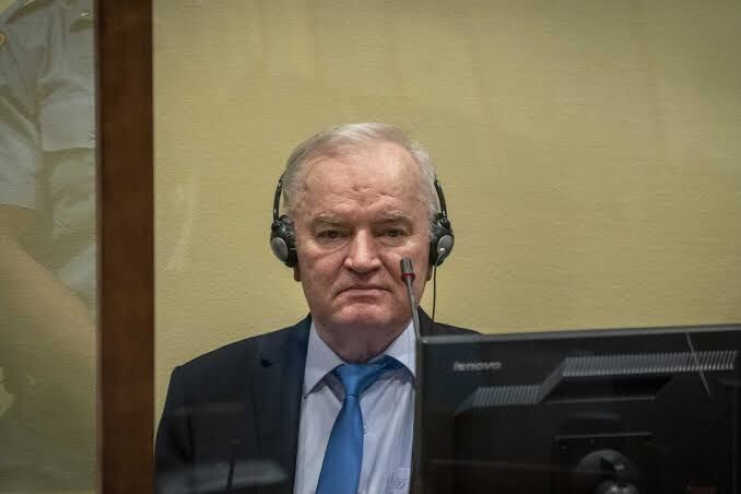 Ratko Mladić (2)