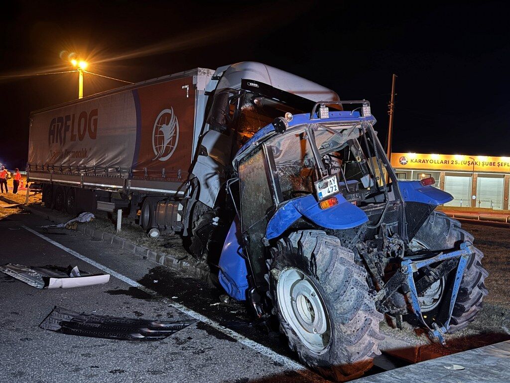 Usakta Tirla Carpisan Traktorun Surucusu Oldu (5) 1024X768