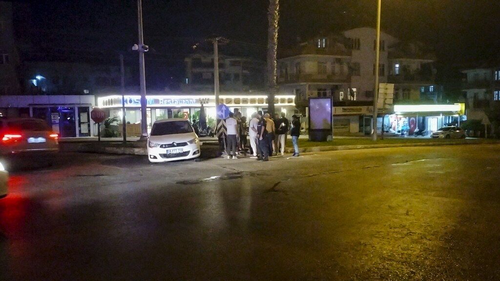 Antalyada Otobus Ile Otomobil Carpisti 5 Kisi Yaralandi (3) 1024X576