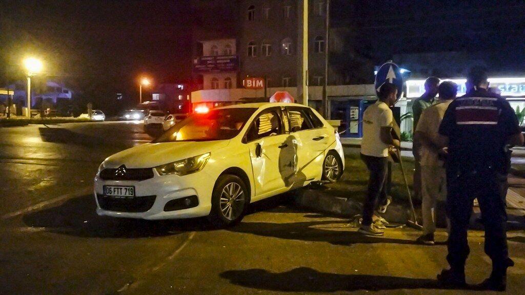 Antalyada Otobus Ile Otomobil Carpisti 5 Kisi Yaralandi (4) 1024X576