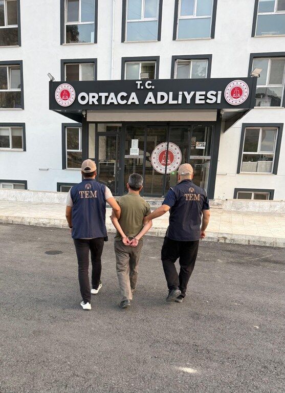 Fetö 557X768