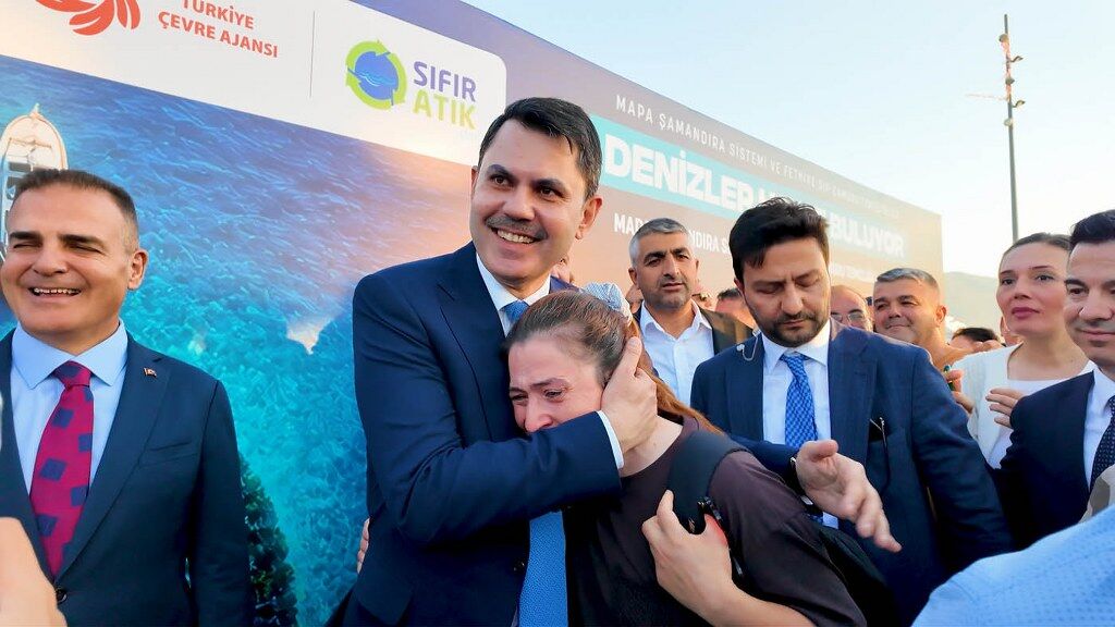 Murat Kurum Fethiye Hatayl Depremzede Konus Mas Fotog Raflar 2 20260914102813 1024X576
