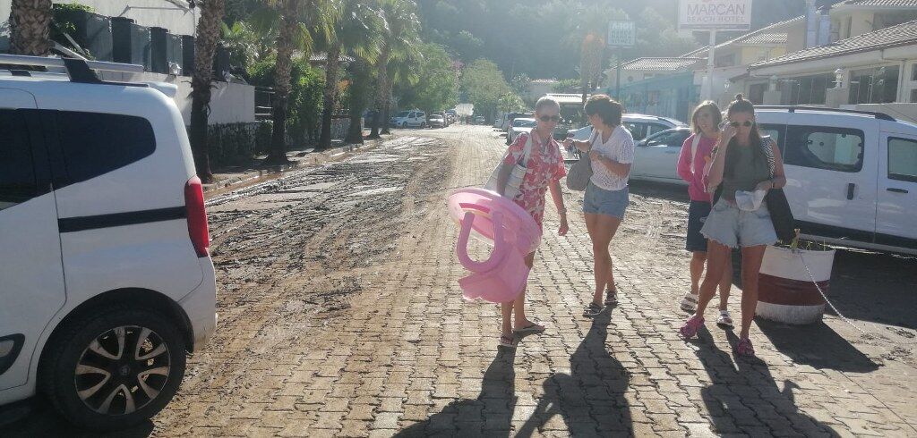 Ölüdeniz Çamur Sel (14) 1024X490