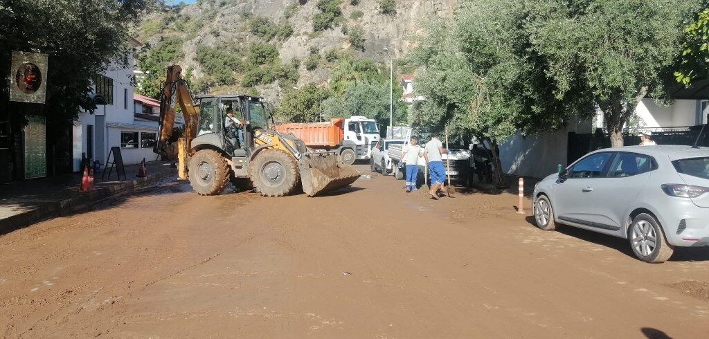 Ölüdeniz Çamur Sel (19) 1024X490