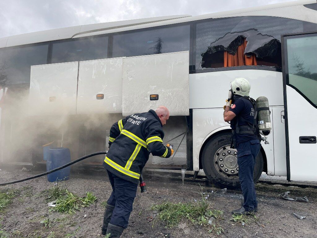 Yolcu Otobüsü Yangın (2) 1024X768