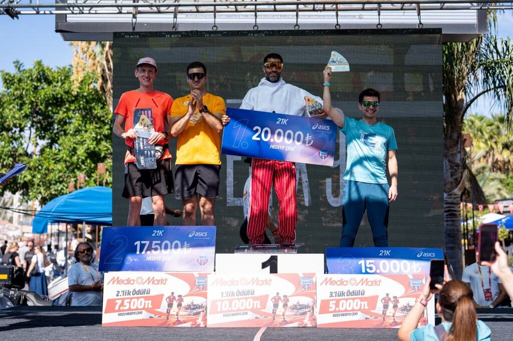 9 Uluslararasi Bodrum Yari Maratonu Tamamlandi (10) 1024X682