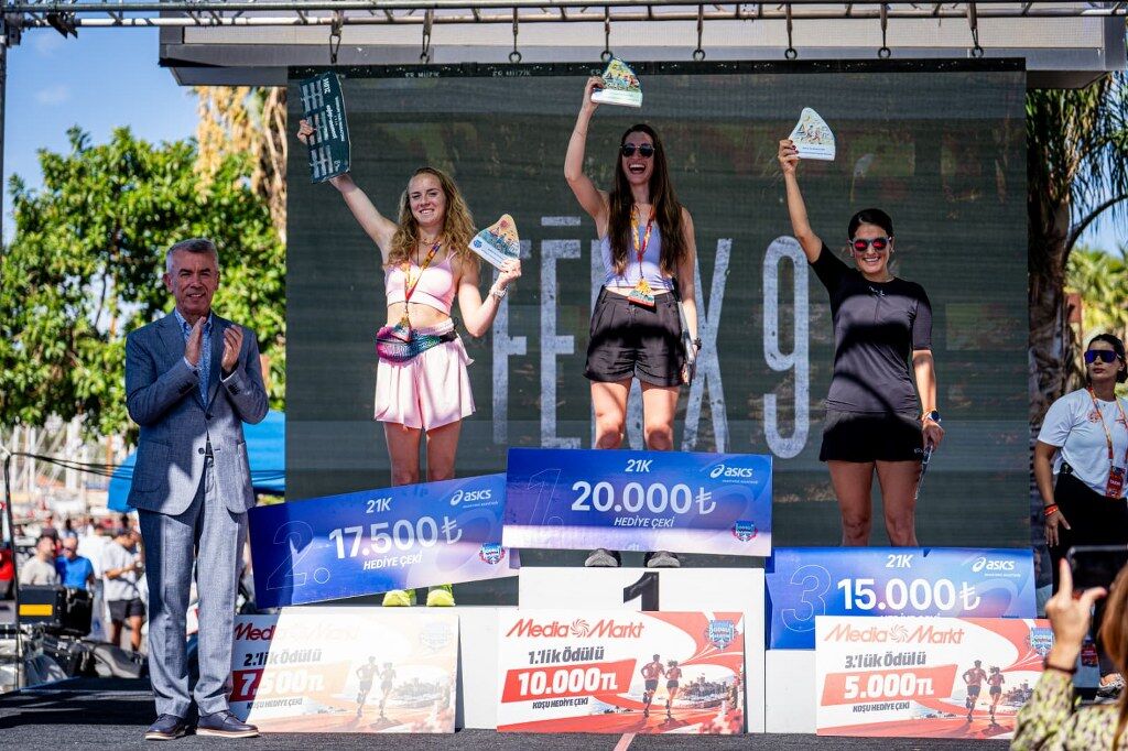 9 Uluslararasi Bodrum Yari Maratonu Tamamlandi (11) 1024X682