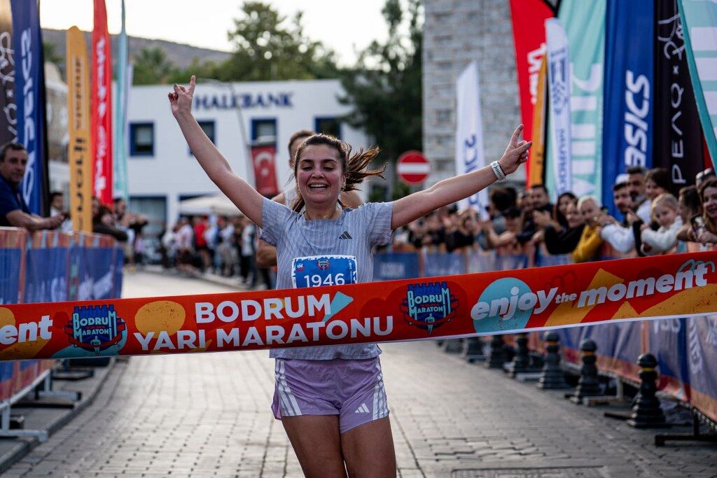 9 Uluslararasi Bodrum Yari Maratonu Tamamlandi (16) 1024X683